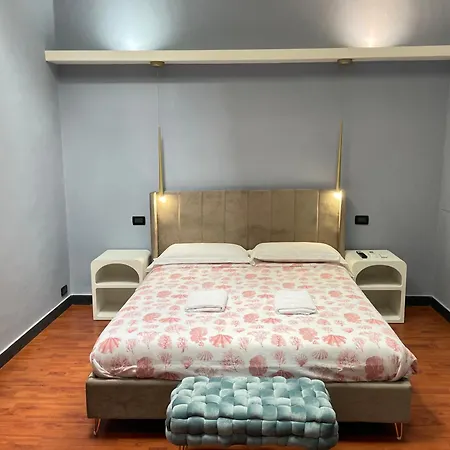 Modern Skylight Near Brignole - Always Open بيت ضيافة جنوة
